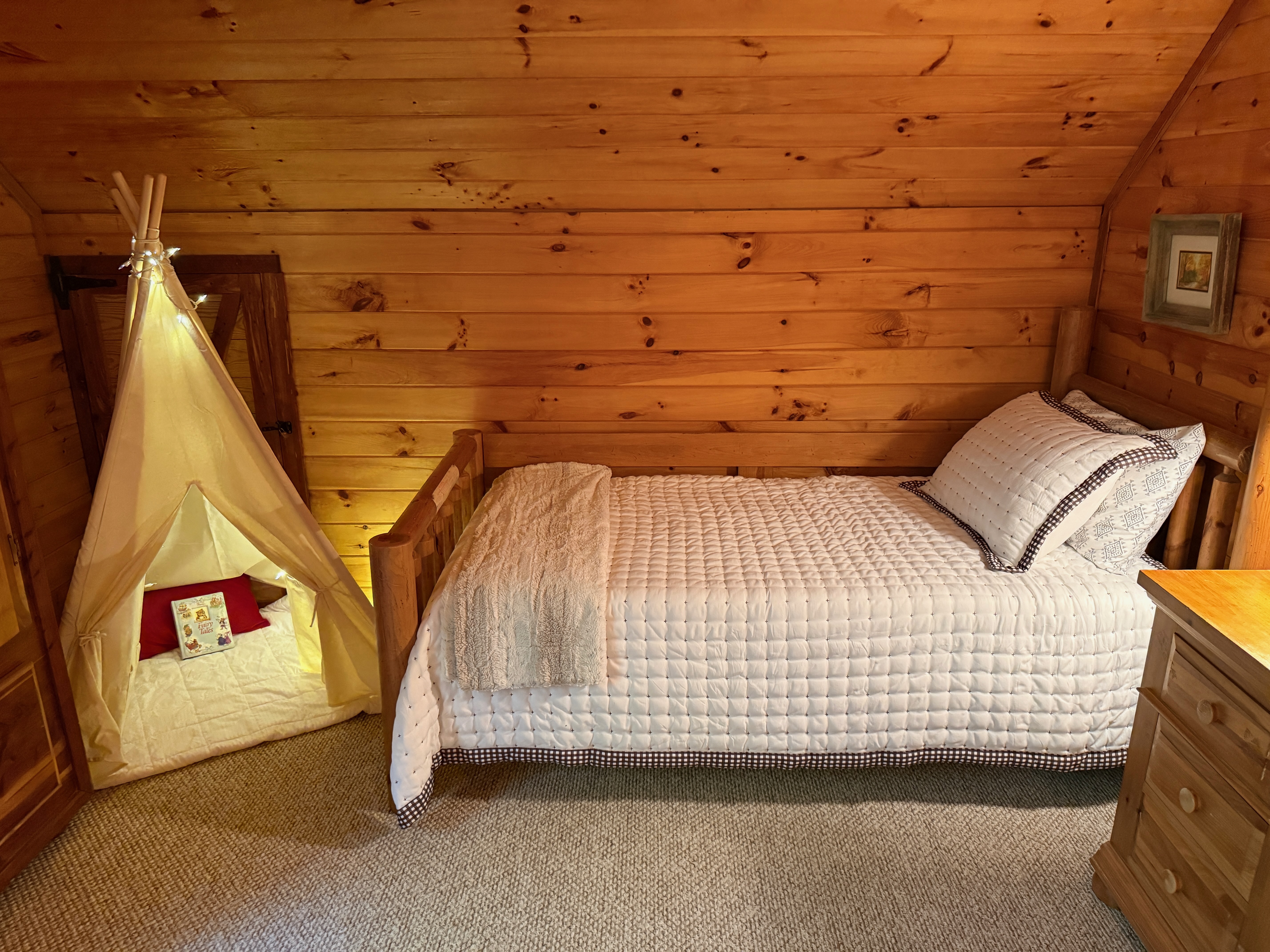 Kids teepee tent with fairy lights in bedroom 2