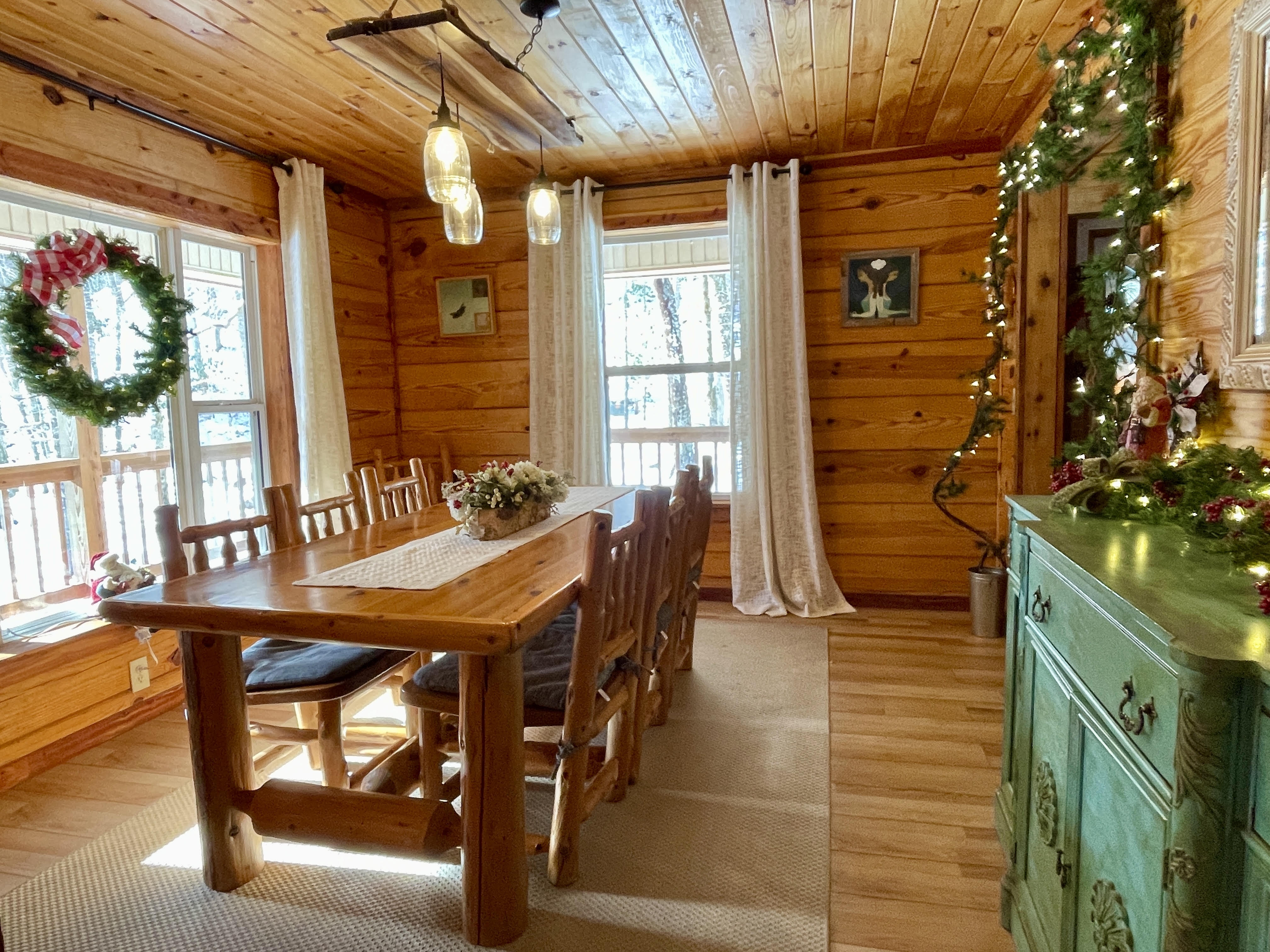 Holiday dining room